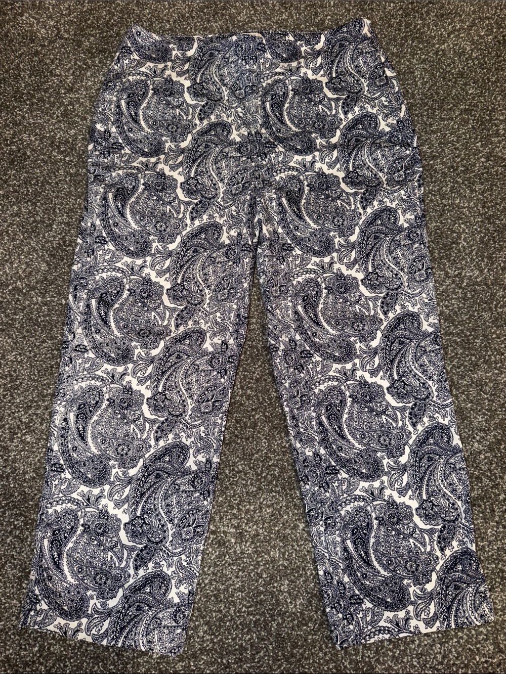 Talbots Heritage size 4 Navy and White Paisley Cropped Pants